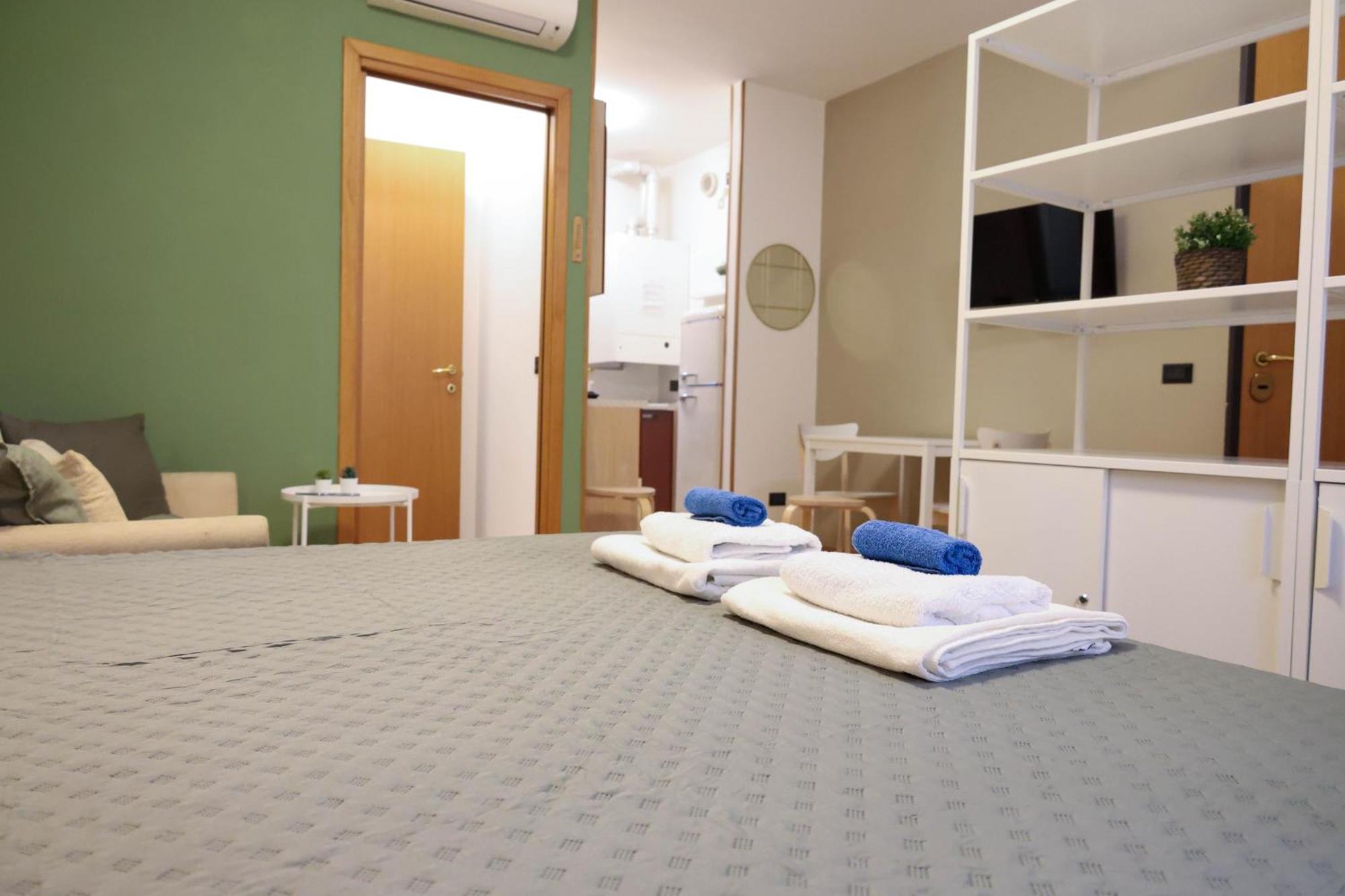 Apartamento Nel Centro Di Desenzano Desenzano del Garda Exterior foto