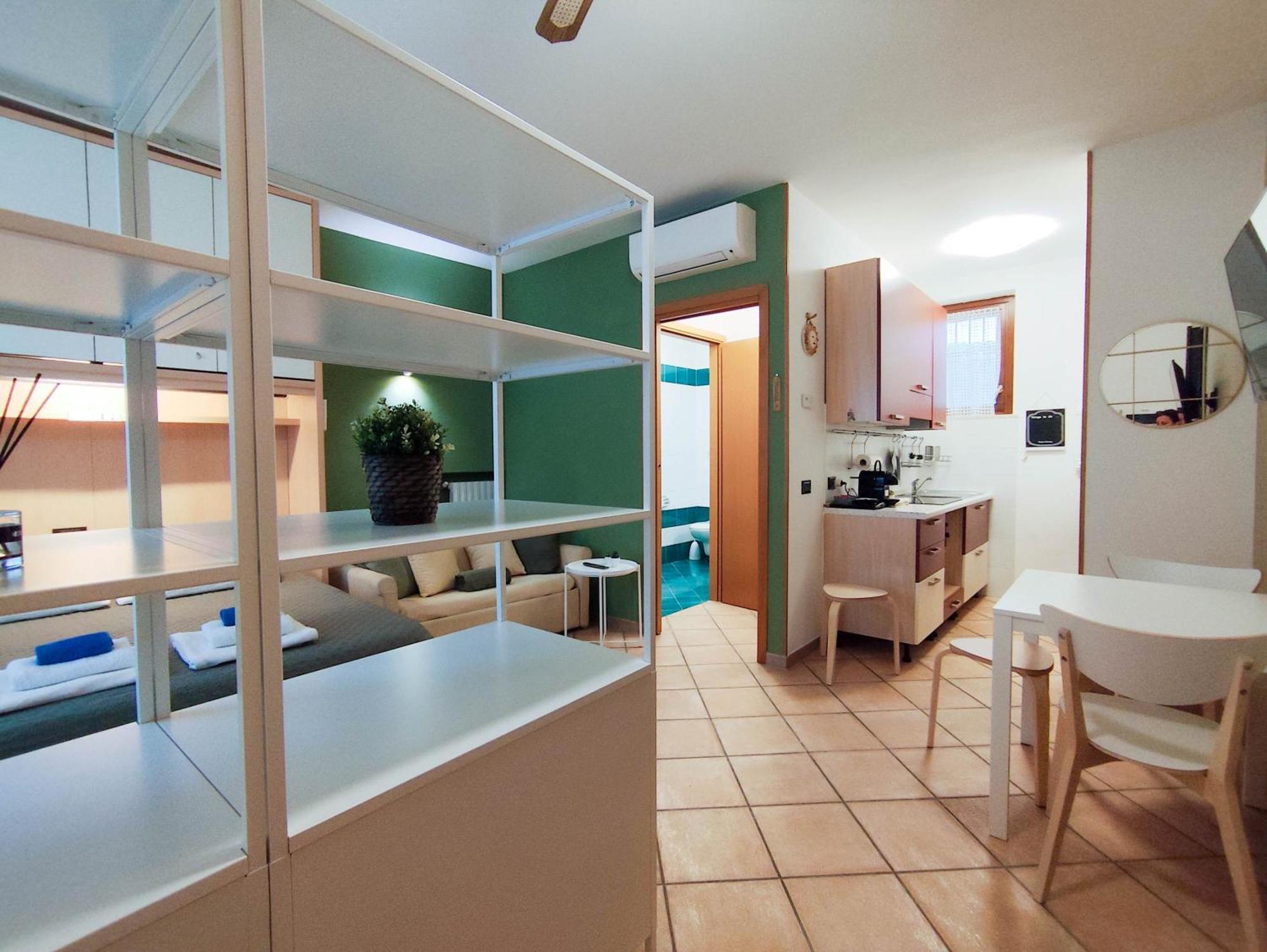 Apartamento Nel Centro Di Desenzano Desenzano del Garda Exterior foto