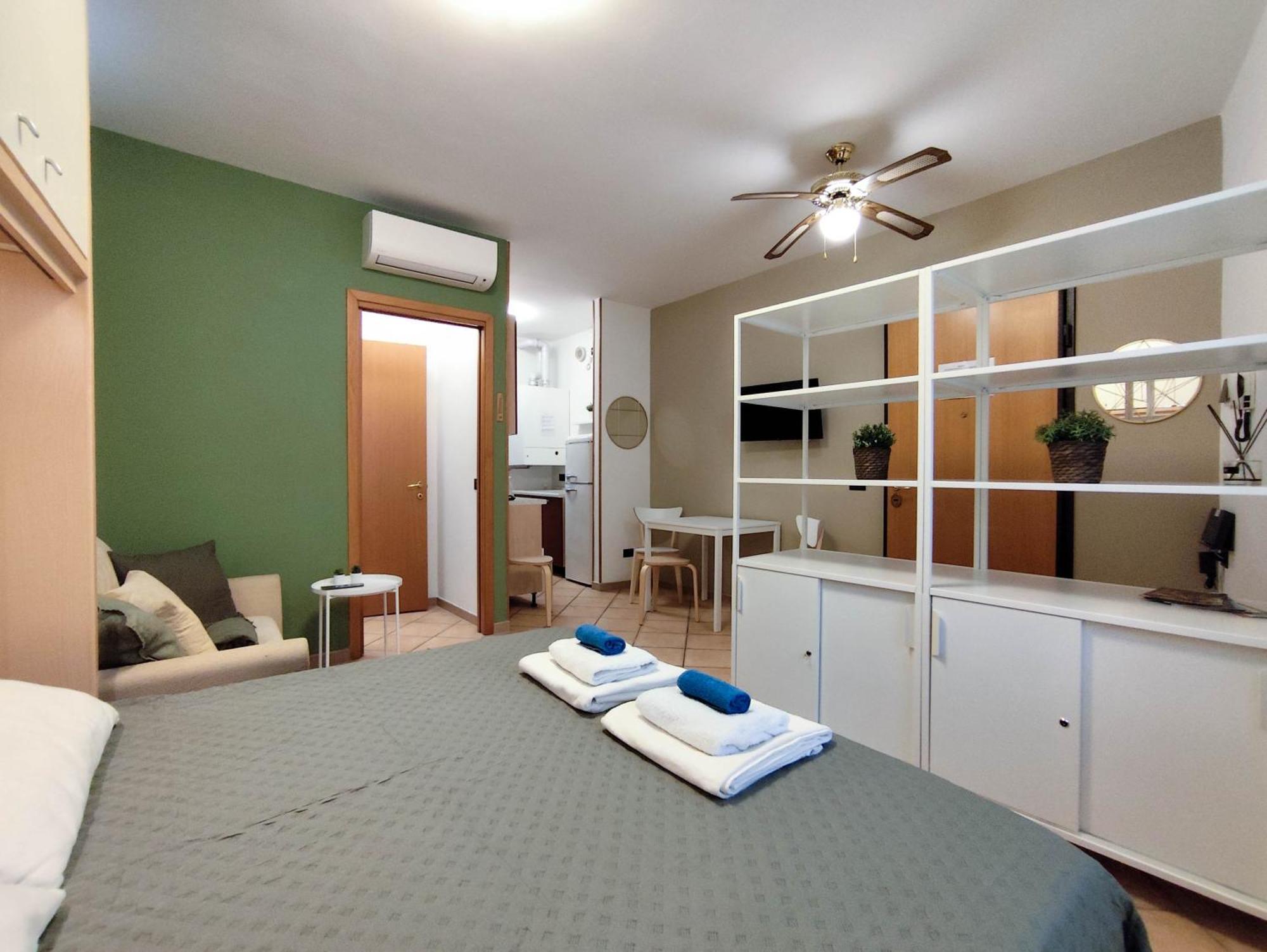 Apartamento Nel Centro Di Desenzano Desenzano del Garda Exterior foto
