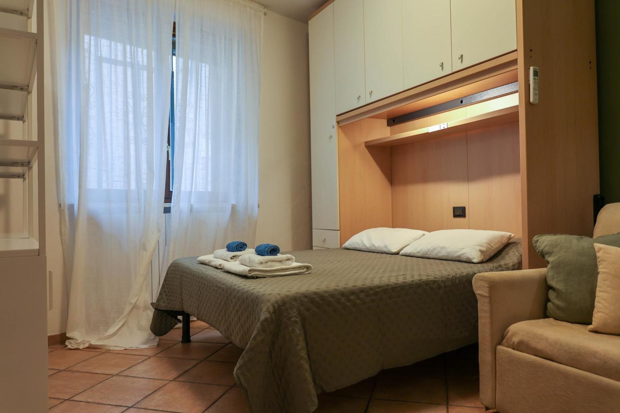 Apartamento Nel Centro Di Desenzano Desenzano del Garda Exterior foto